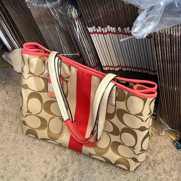 Handbags - Coach Bag